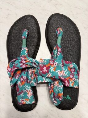 Sanuk Teal Floral Twist-Knot Sandals with Magenta and Orange Accents